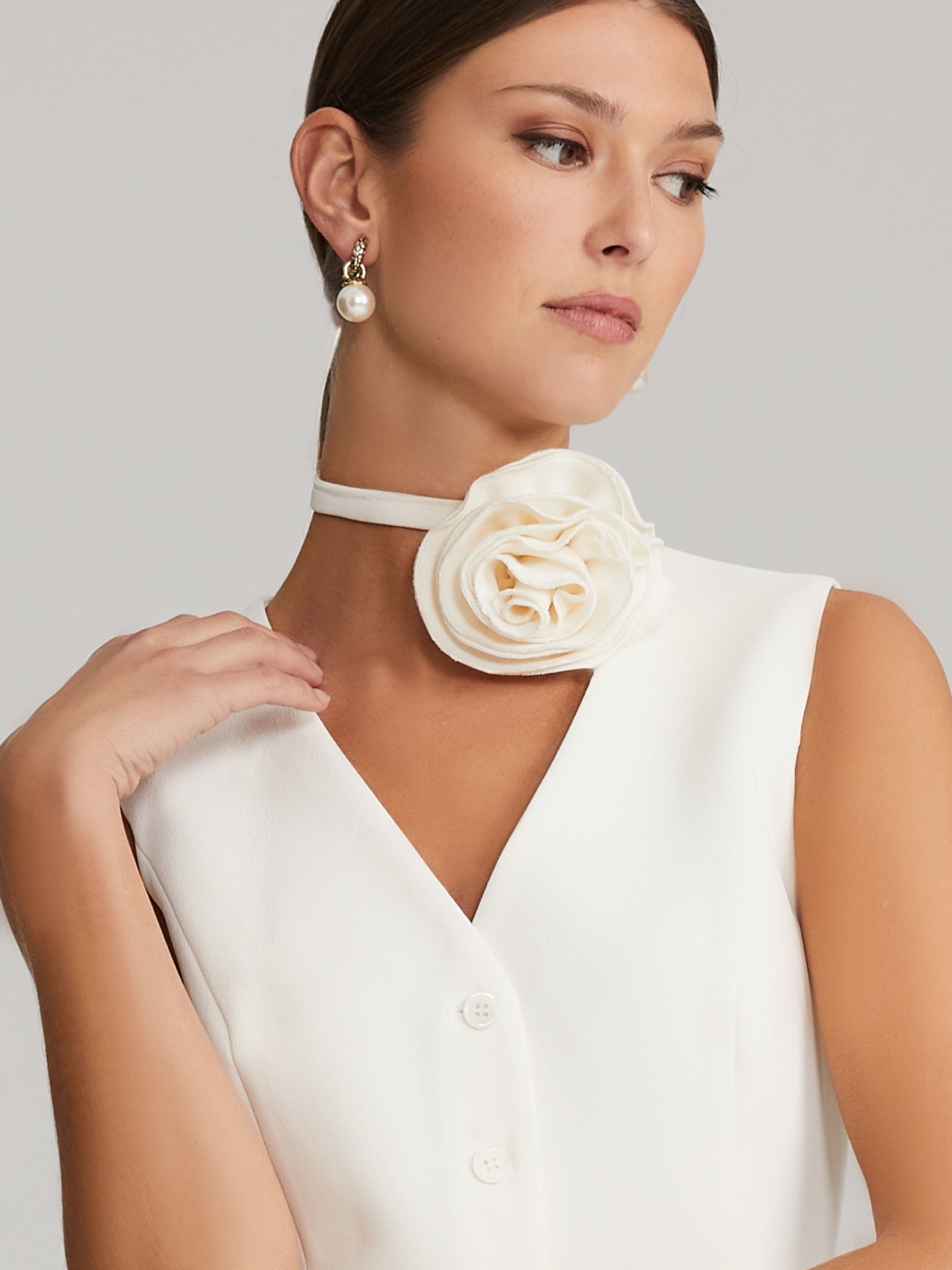 Unveiling the Timeless Beauty of the Roseann Choker