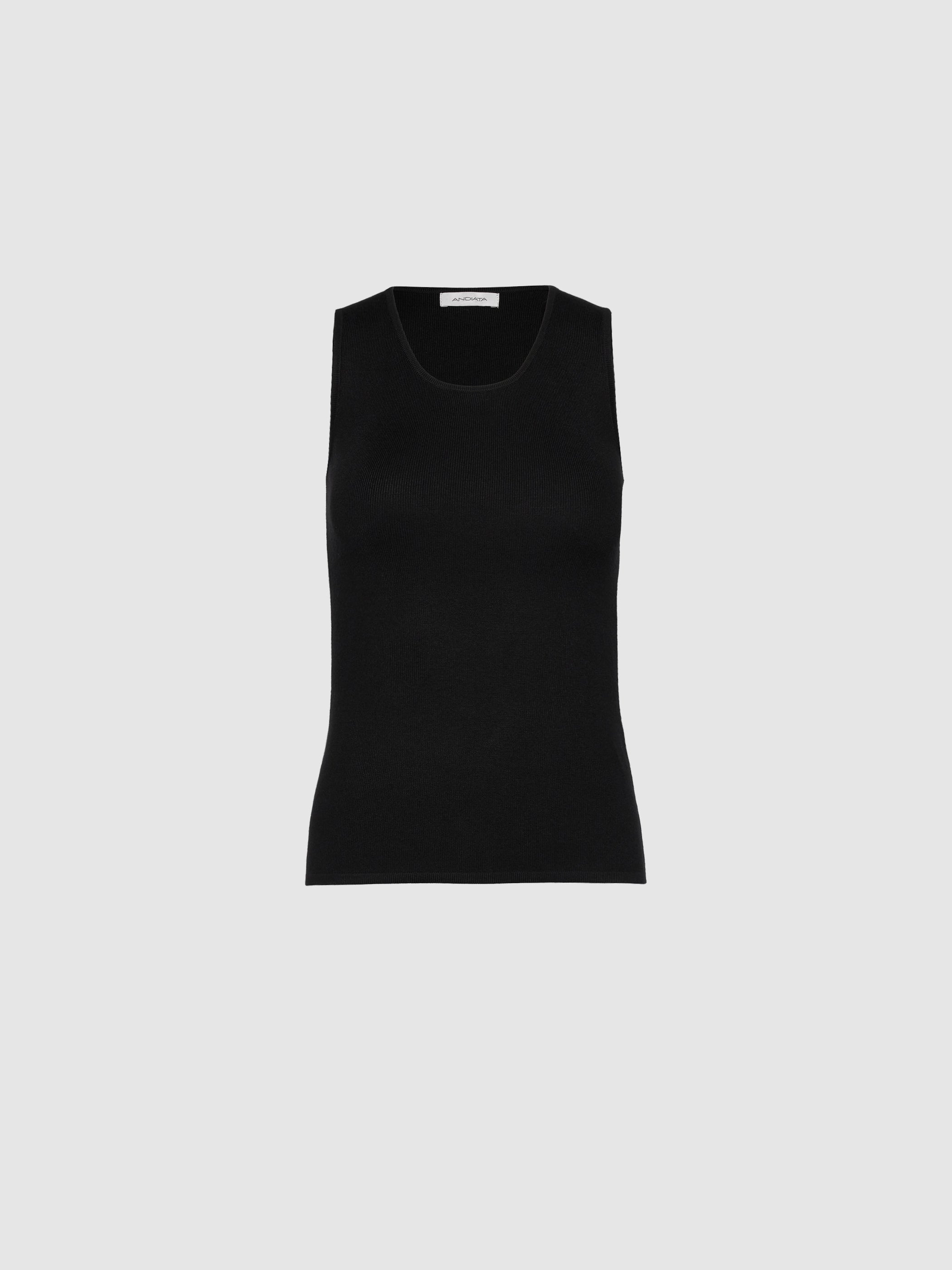 Hannele L Top