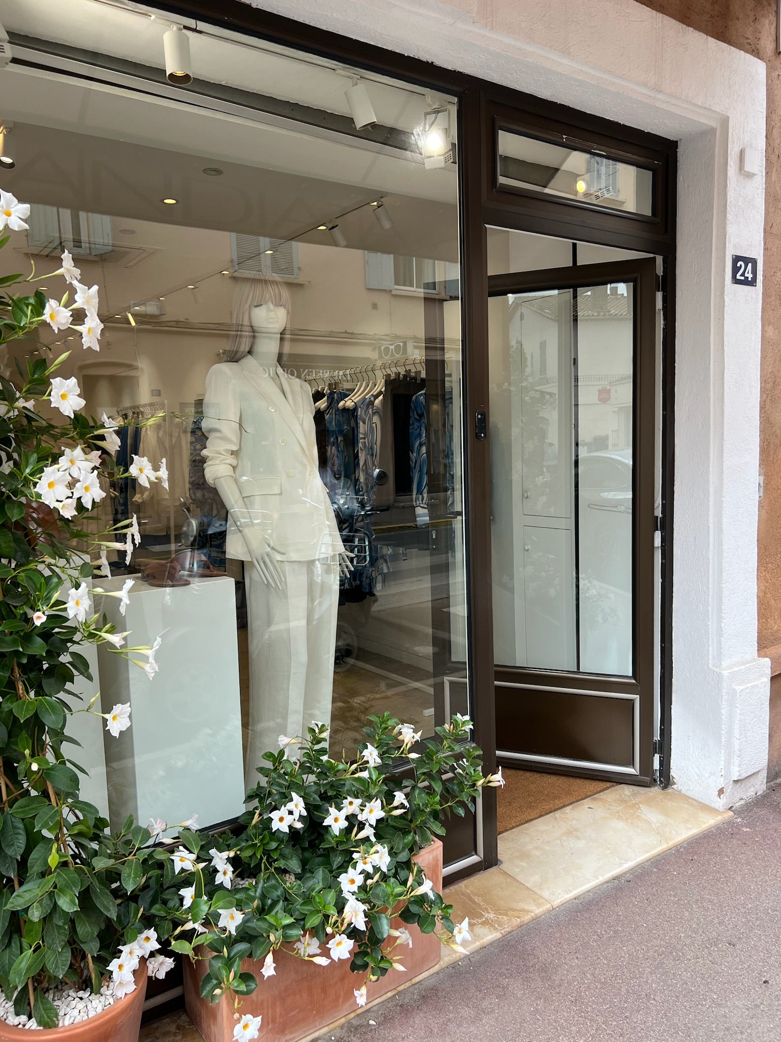 Summer pop-up in Saint-Tropez is open